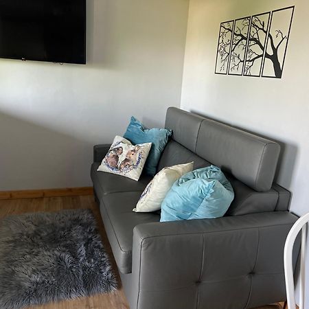 Kabin In The Woods Llandybie Ngoại thất bức ảnh