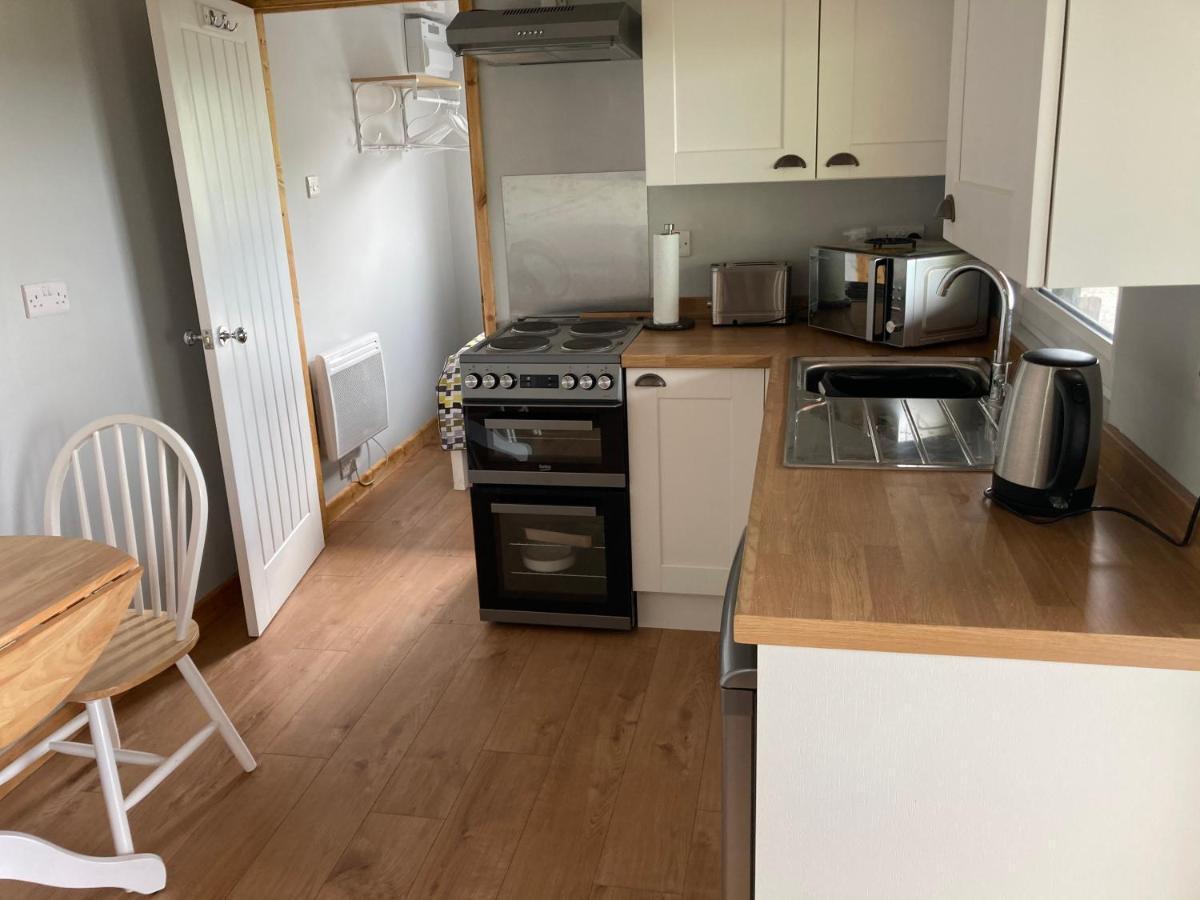 Kabin In The Woods Llandybie Ngoại thất bức ảnh