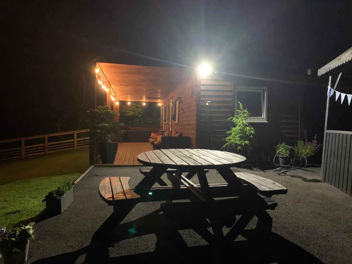 Kabin In The Woods Llandybie Ngoại thất bức ảnh