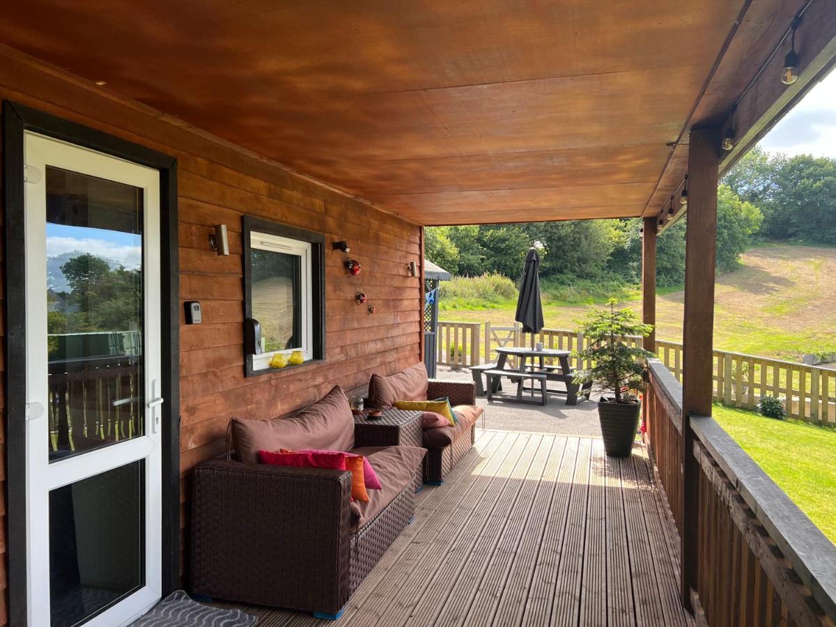 Kabin In The Woods Llandybie Ngoại thất bức ảnh
