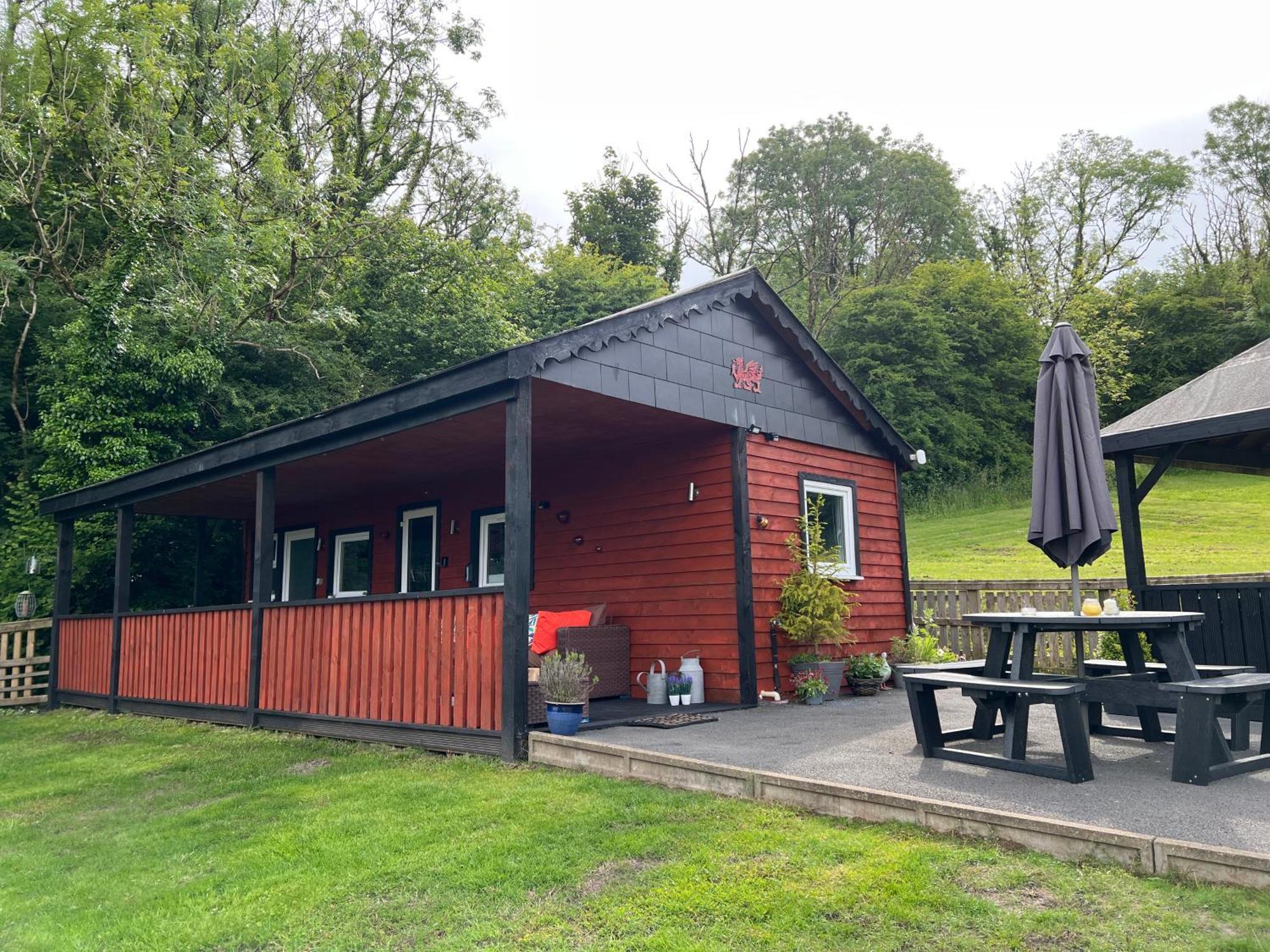 Kabin In The Woods Llandybie Ngoại thất bức ảnh